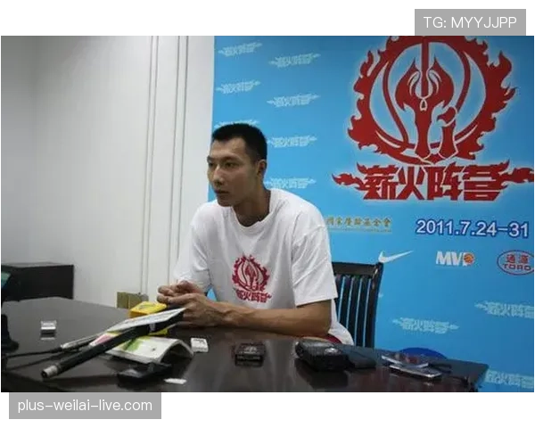 易建联训练完直接去接孩子放学，这反差谁懂啊