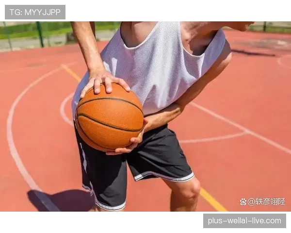 如何判定篮球中的推人犯规？常见误判与正确理解
